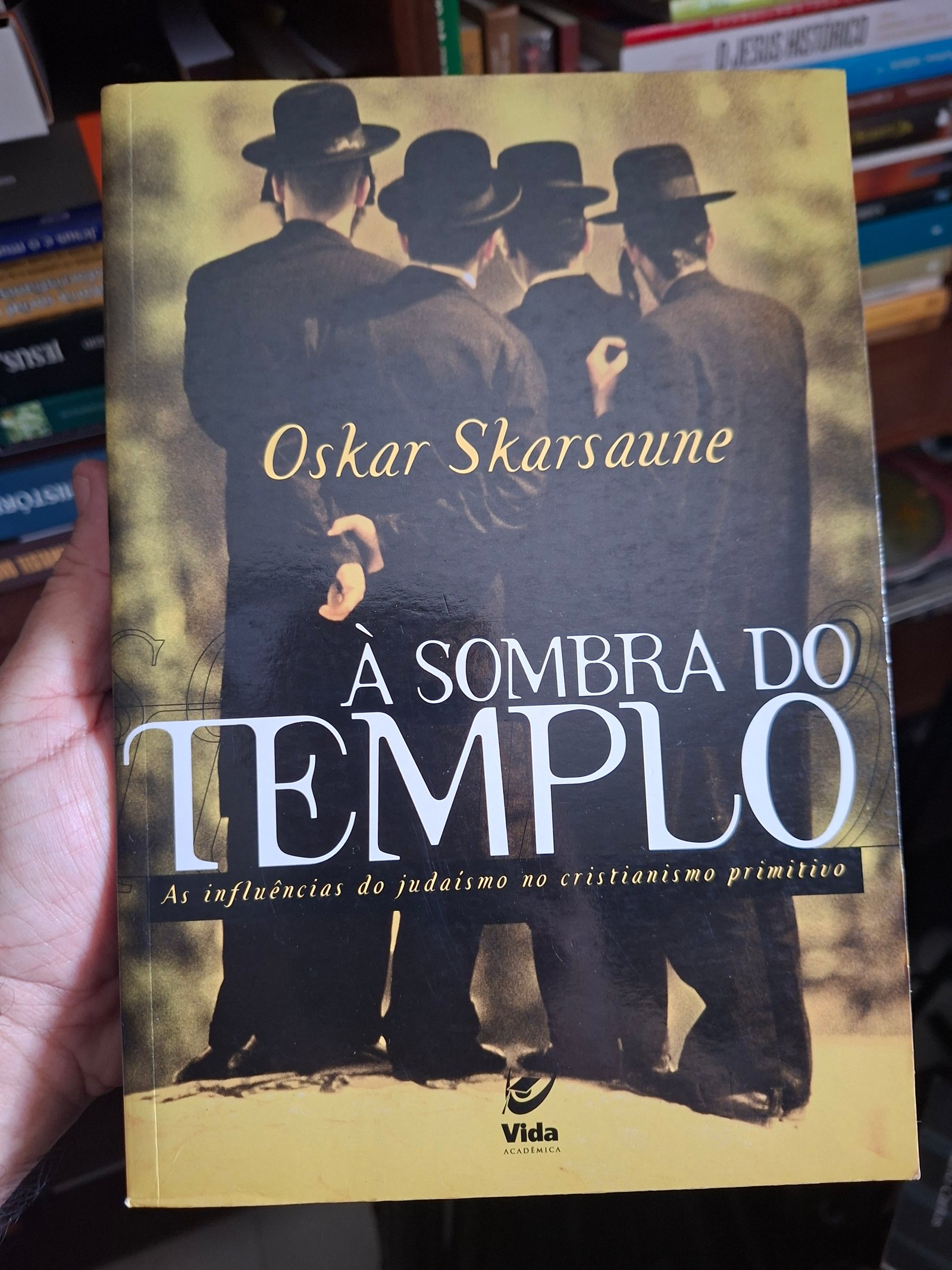 Capa do livro À Sombra do Templo: As Influências do Judaísmo no Cristianismo Primitivo